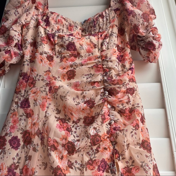 Strangers & Lovers beautiful floral dress - Picture 5 of 6